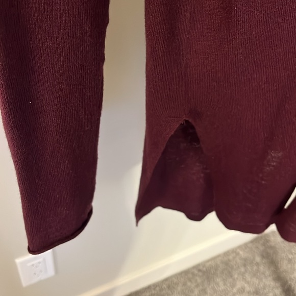 Babaton maroon tunic v-neck sweater - Picture 3 of 5